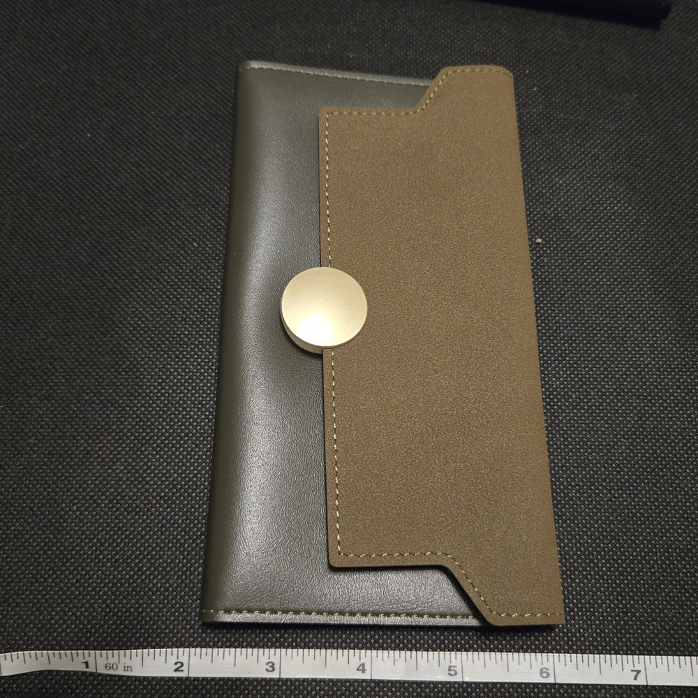 Olive wallet - Picture 2 of 3